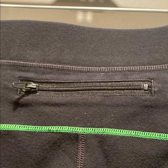 Fila Black Capri Leggings Size Small | Rainbow Stripe | Mid-Rise Athletic - Picture 5 of 6